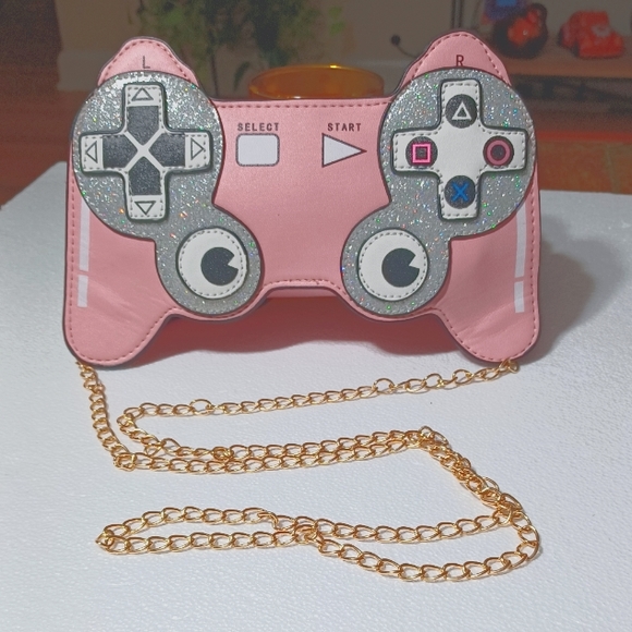 NOVELTY GAME PAD SHAPED CROSSBODY BAG - Picture 3 of 14